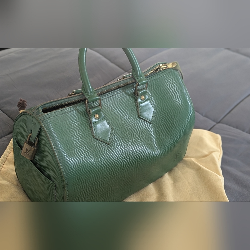 Louis Vuitton Epi speedy 25 green